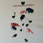Mobile origami Éléphants, Lions & Coeurs suspendu à un anneau doré