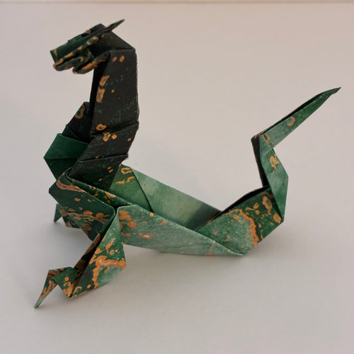 Dragon origami en papier japonais sombre, pliage complexe fait main - orizuru Suisse