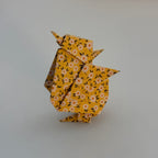 Poussin origami jaune à fleurs plié à la main, décoration de Pâques - orizuru