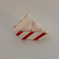 Voilier origami rouge et blanc plié à la main, décoration bord de mer - orizuru