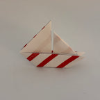 Voilier origami rouge et blanc plié à la main, décoration bord de mer - orizuru